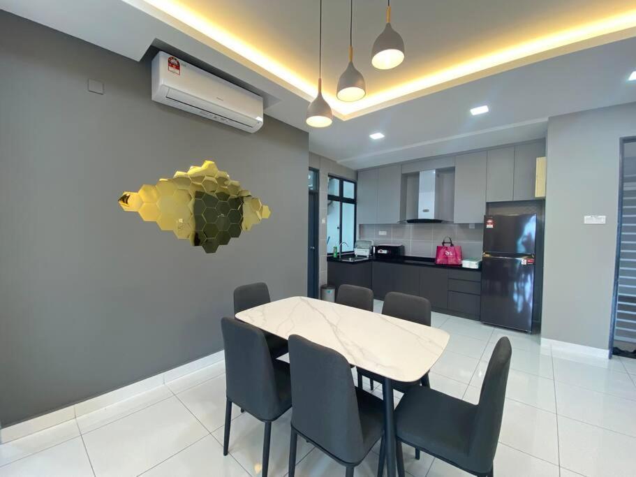 Paradigm Mall The Platino 3 Bedroom