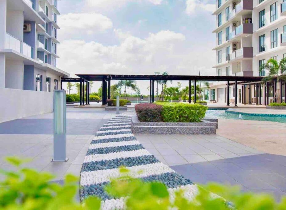 Apartment Paradigm Mall The Platino 3 Bedroom