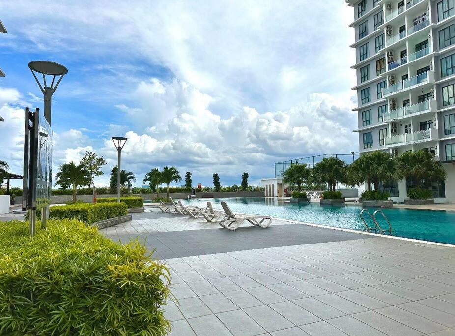 Apartment Paradigm Mall The Platino 3 Bedroom