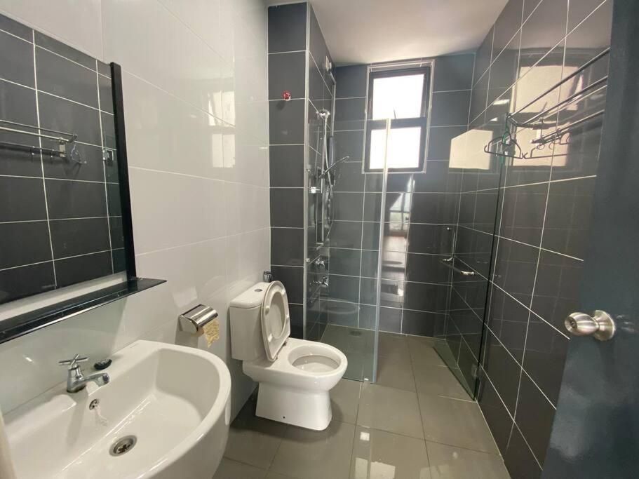 Paradigm Mall The Platino 3 Bedroom *