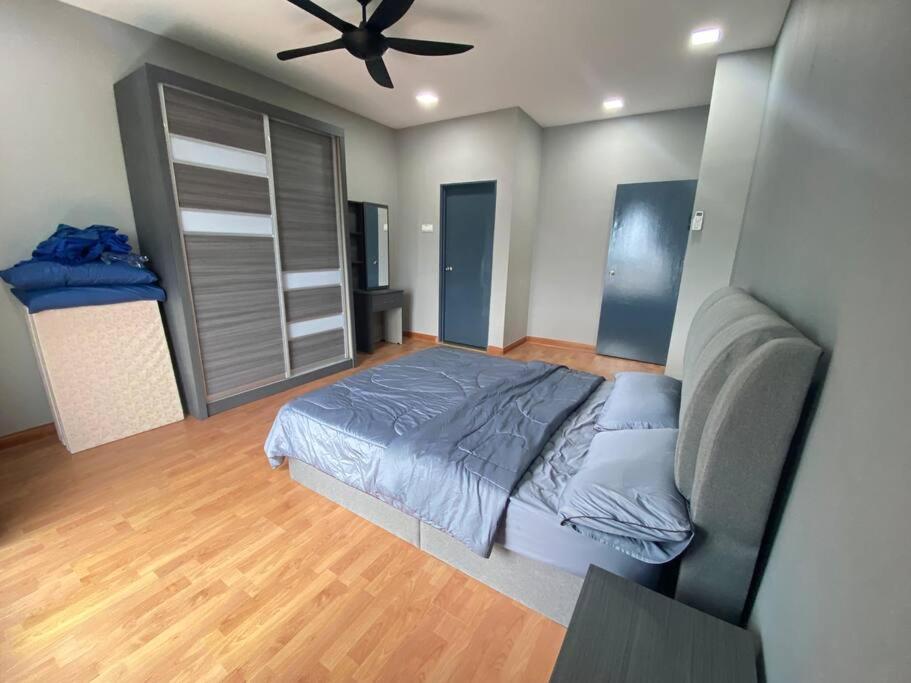Paradigm Mall The Platino 3 Bedroom