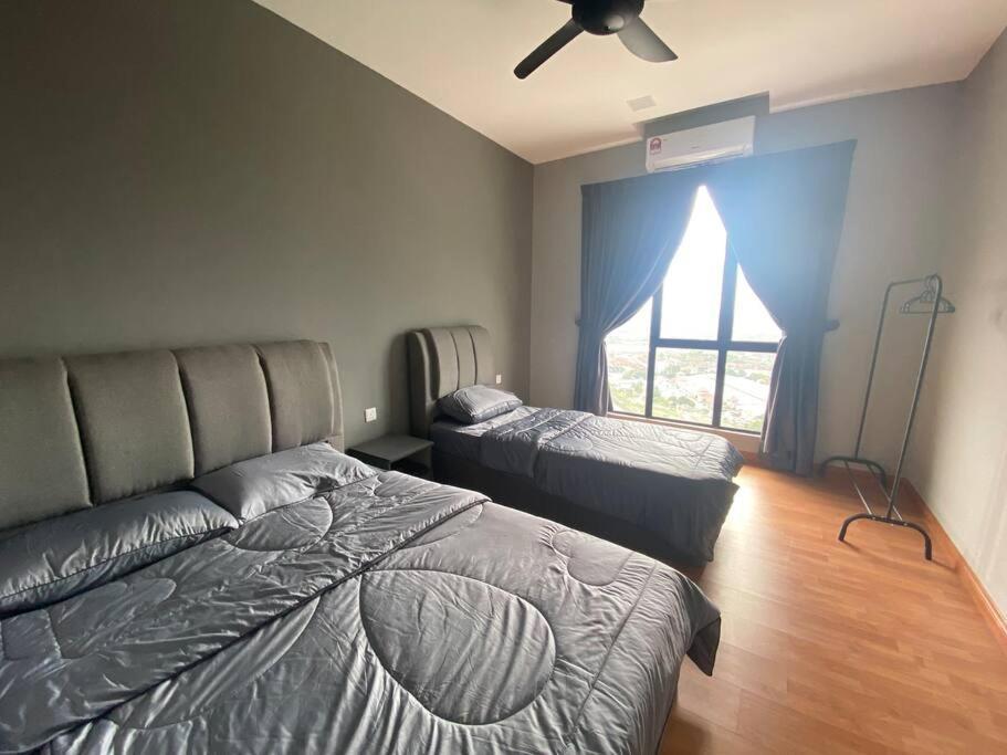 Paradigm Mall The Platino 3 Bedroom *